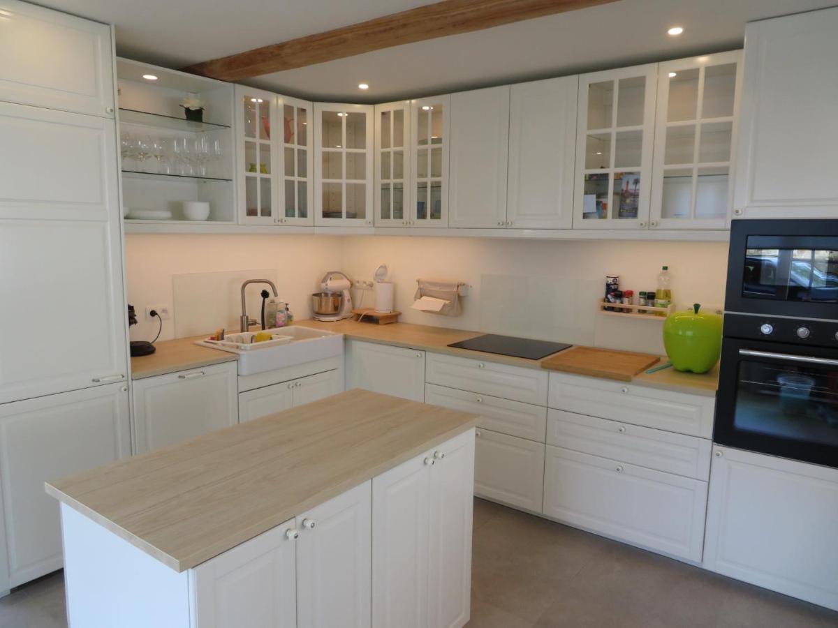 Maison Mathieu - landelijk gelegen vakantiewoning met alle comfort, airco, parking en speelgazon Bilzen Buitenkant foto